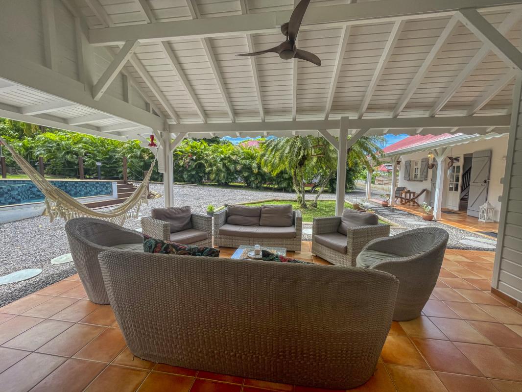 12. Location villa piscine proche plage Deshaies Guadeloupe_Terrasse